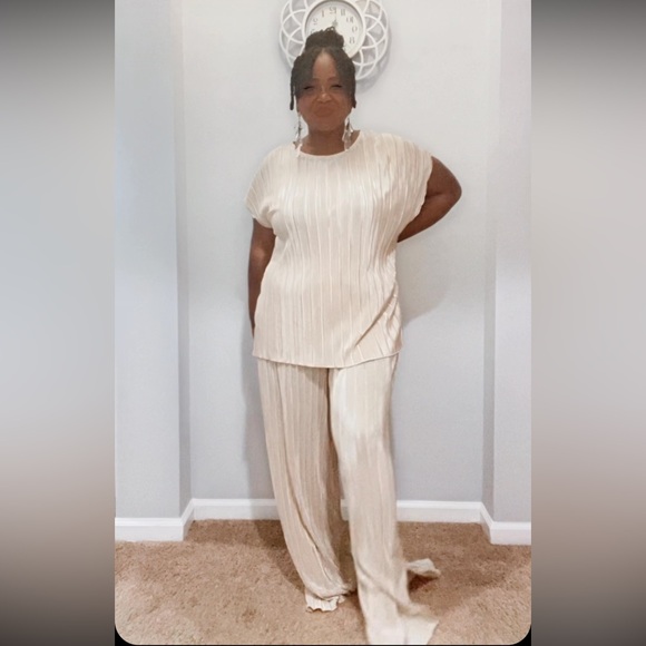 Plus Pleated Pants Set - Picture 4 of 6